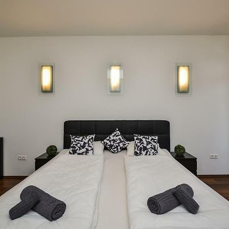 Castle Apartment With Panoramic Balcony บูดาเปสต์ ภายนอก รูปภาพ