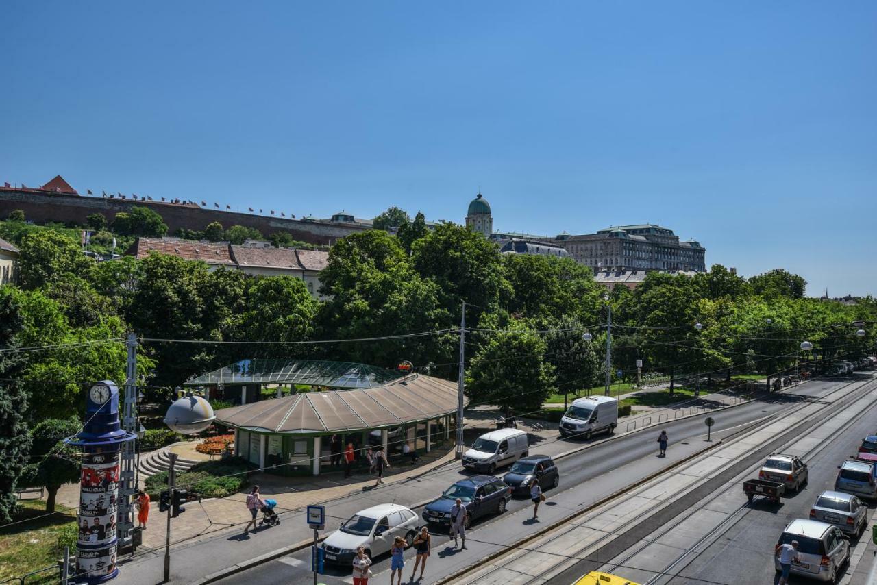 Castle Apartment With Panoramic Balcony บูดาเปสต์ ภายนอก รูปภาพ