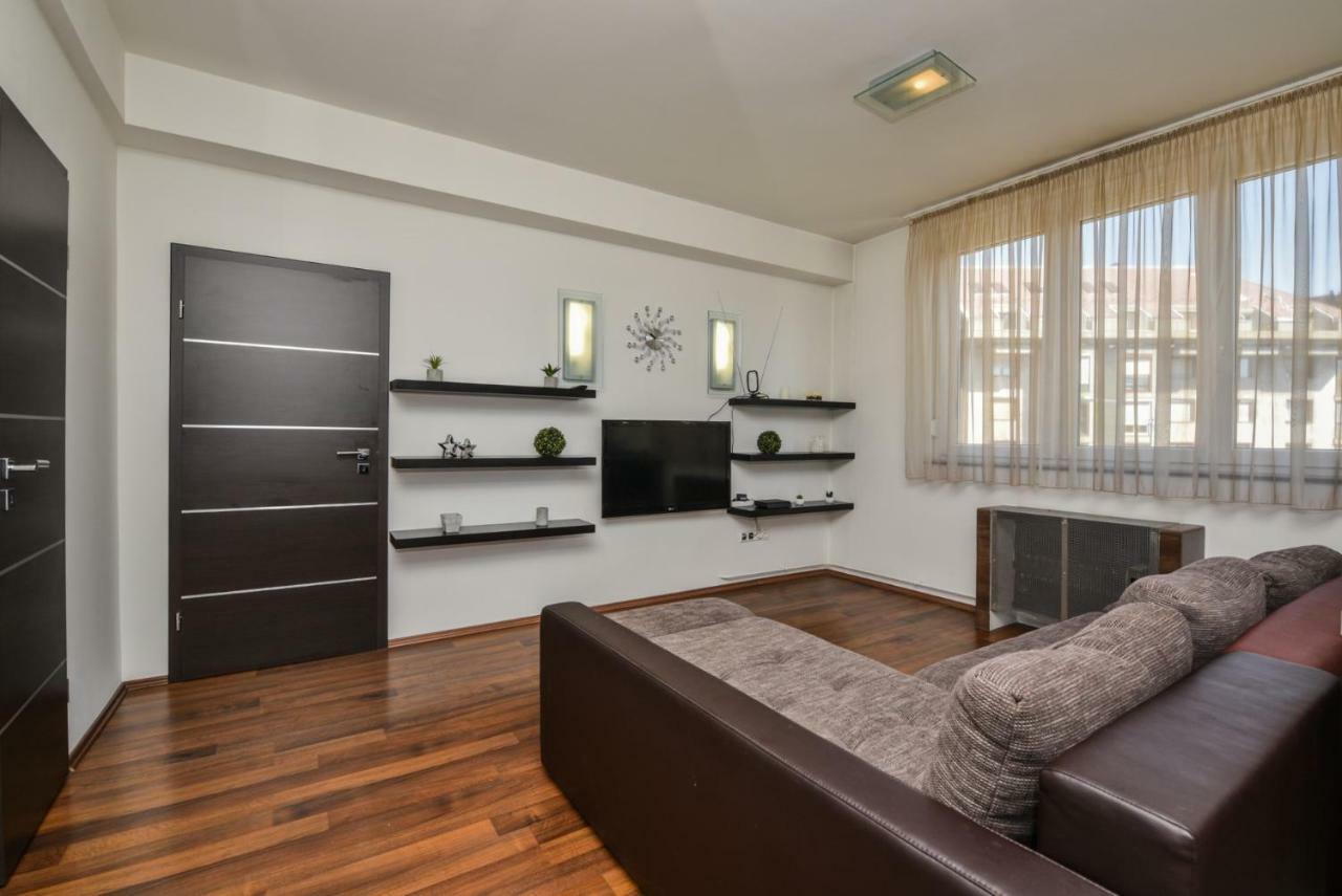 Castle Apartment With Panoramic Balcony บูดาเปสต์ ภายนอก รูปภาพ
