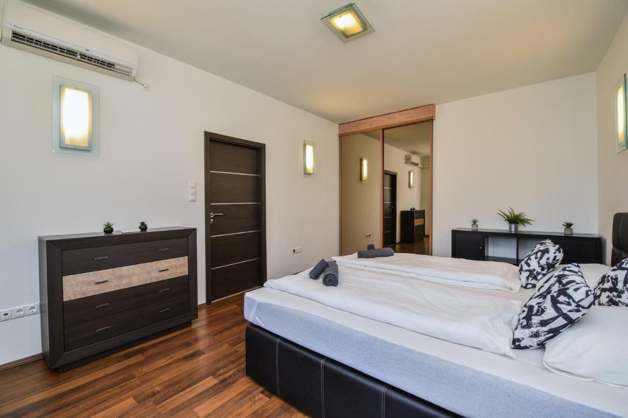 Castle Apartment With Panoramic Balcony บูดาเปสต์ ภายนอก รูปภาพ