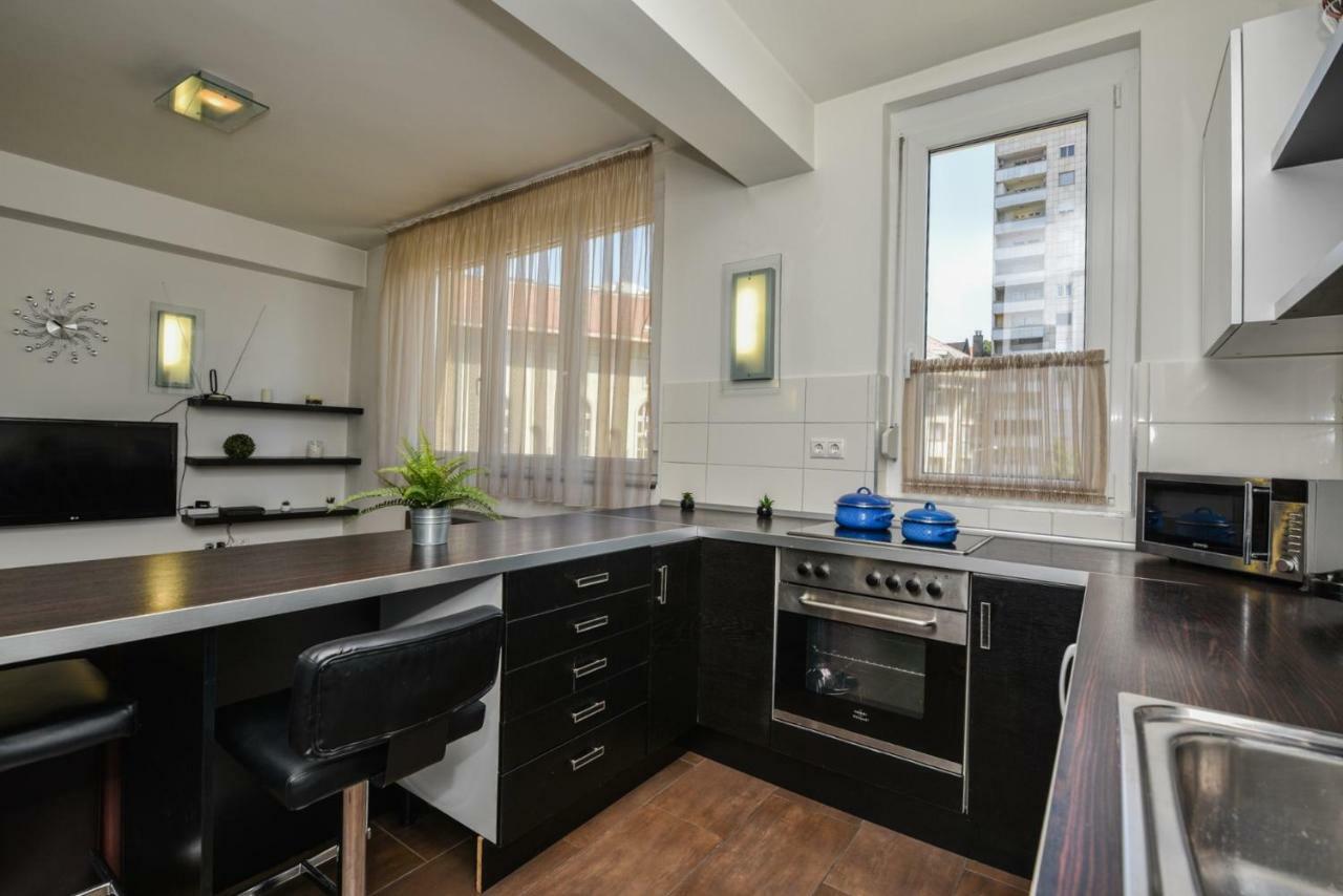 Castle Apartment With Panoramic Balcony บูดาเปสต์ ภายนอก รูปภาพ