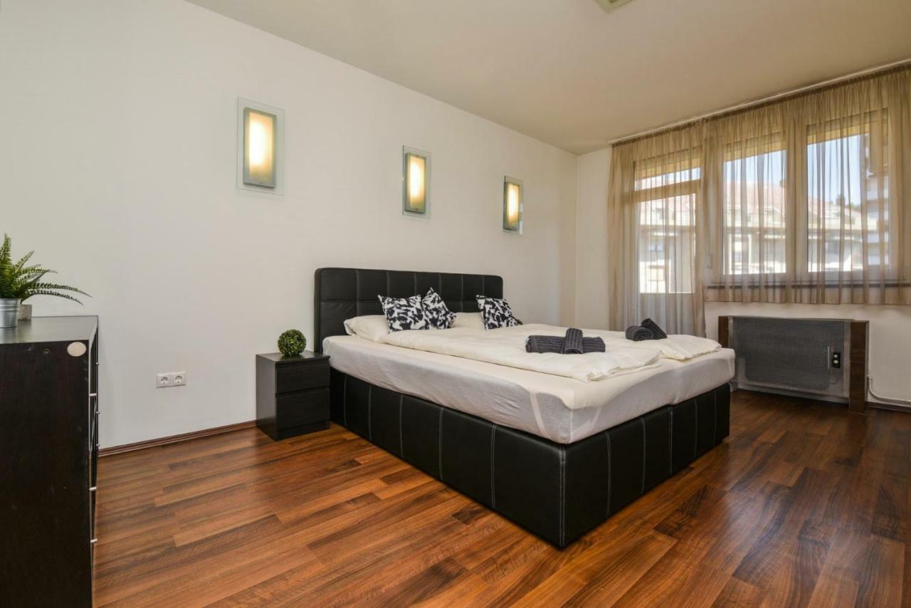 Castle Apartment With Panoramic Balcony บูดาเปสต์ ภายนอก รูปภาพ